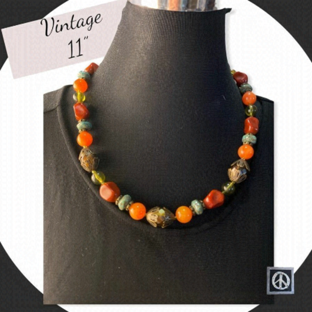 $10$ add on 𝅺VINTAGE 11” polished stone glass and metal bead boho necklace.